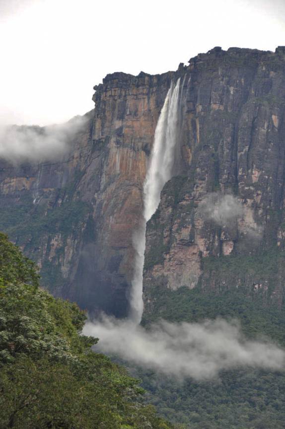 Salto Angel, a maior cachoeira do mundo, em Canaima, no sul da Venezueka